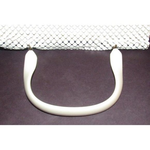 Whiting and Davis Vintage Cream Enamel Mesh Chainmaille and Lucite Handle - Picture 7 of 9